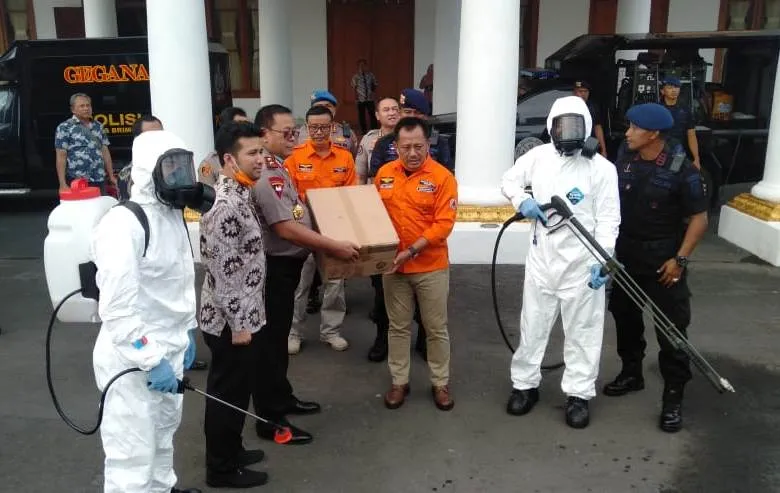 Polda Jatim Beri Bantuan Disinfektan ke Pemprov Jatim 
