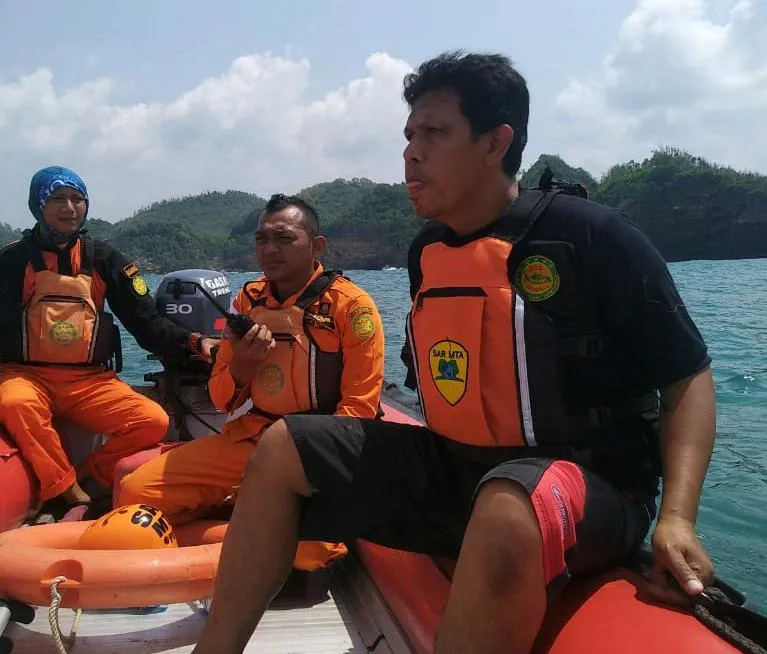 Digulung Ombak Nelayan Trenggalek Tenggelam 