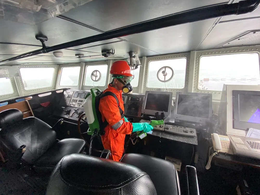 KRI Pandrong-801 Lakukan Penyemprotan Disinfektan Cegah Covid-19