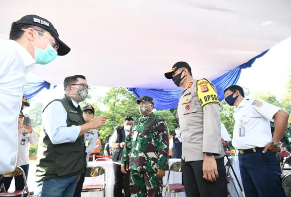 Ridwan Kamil Tinjau Pelaksanaan PSBB Hari Pertama Kota Bogor
