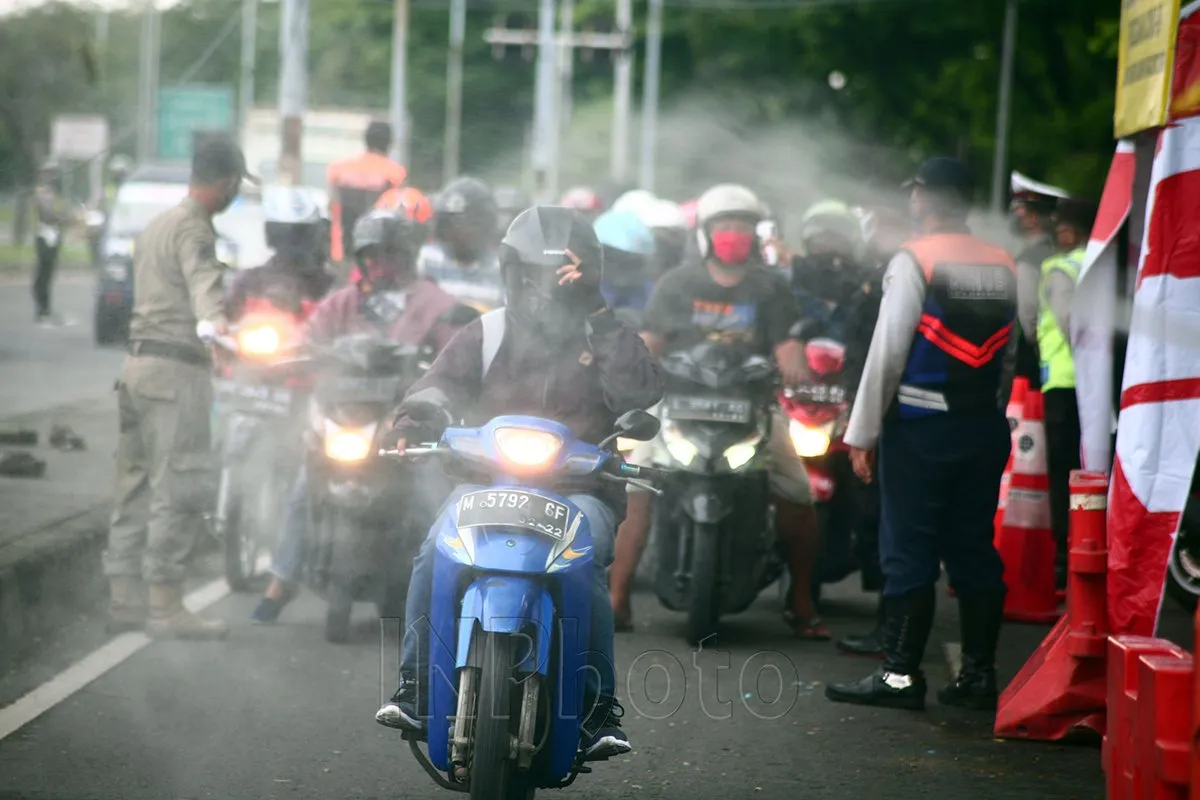 Pemeriksaan Pos Suramadu, Banyak Pengedara Abai Protokol Pencegahan