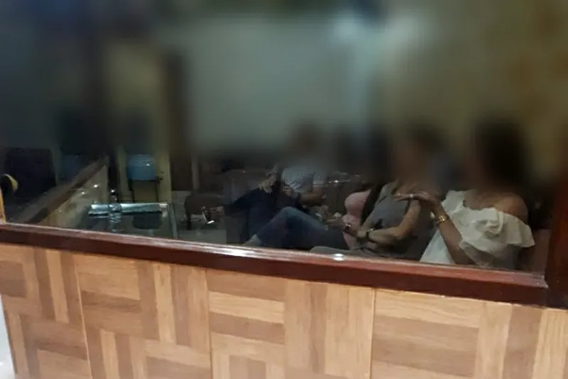 Ada apa? Warkop dan Cafe Diobrak, Panti Pijat Bu Mamik Tetap Buka.