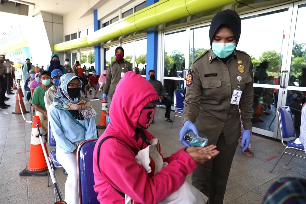 Petugas Disiagakan di LPJ, Terapkan Physical Distancing Selama Belanja 