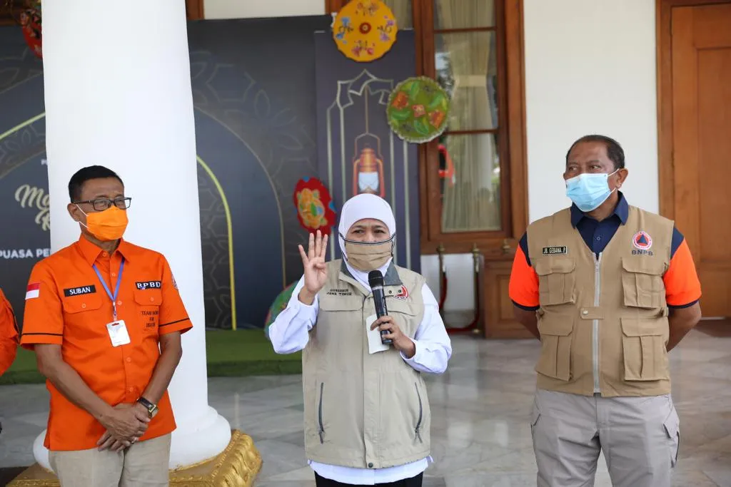 PSBB Berjalan, Gubernur Khofifah Kirim Sembako ke Sidoarjo dan Gresik 