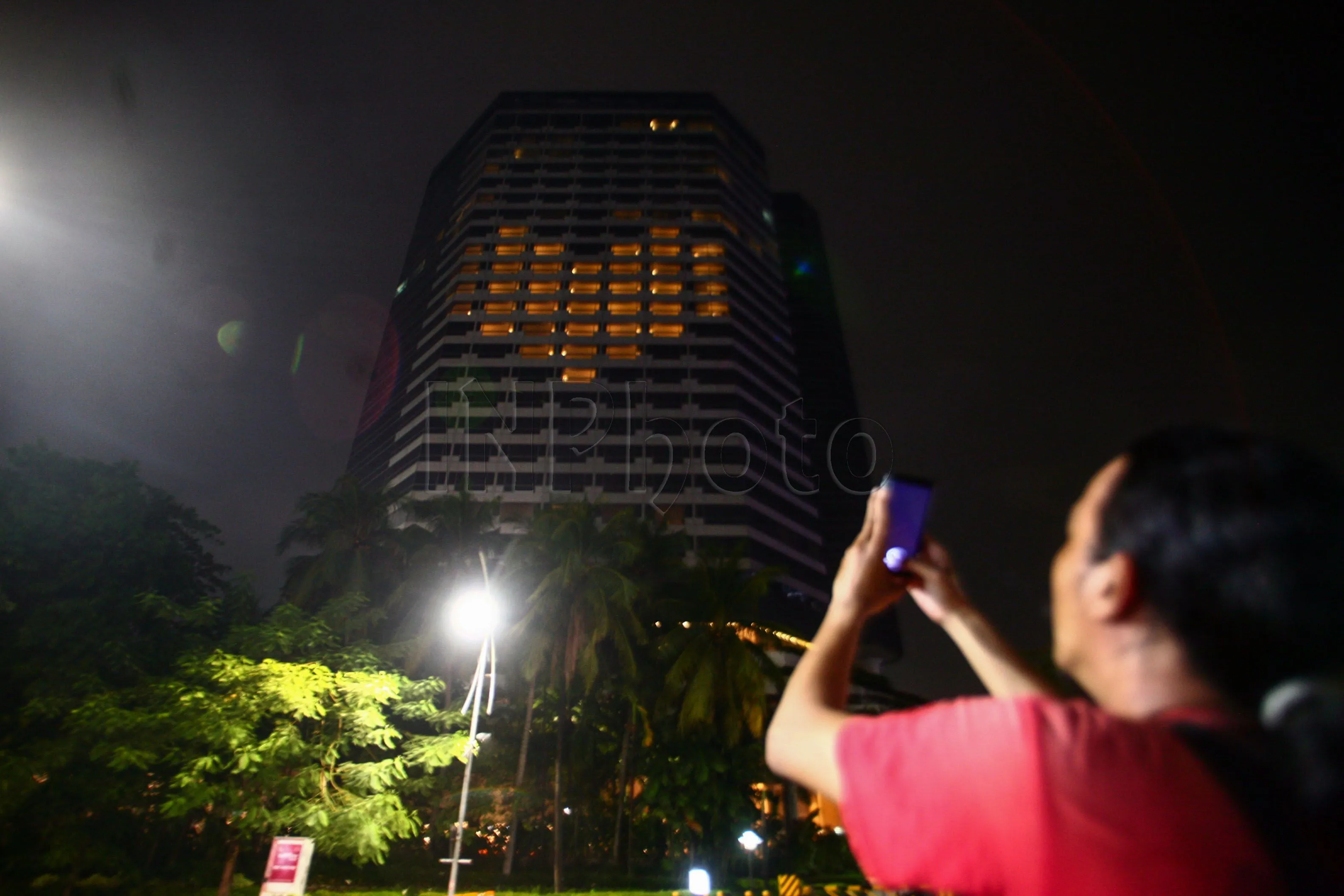 Simbol Harapan dari Lampu Kamar Hotel Di Surabaya