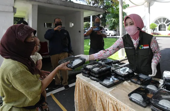 Jabar Bergerak Dirikan Posko Makan Siang Gratis