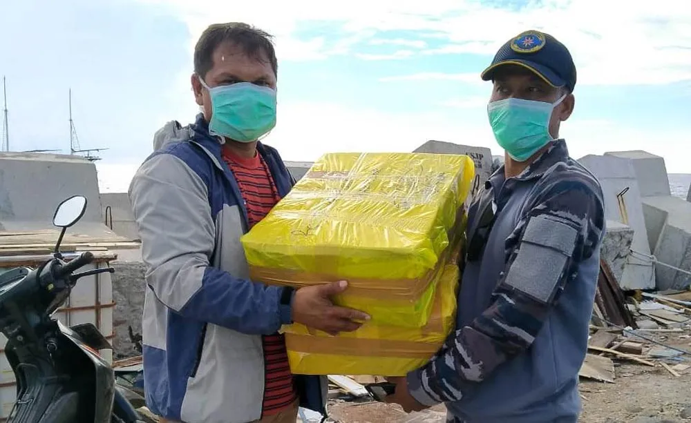 Kopral Dian Tempuh Ratusan Kilo Antar Masker Bagi Pejuang Corona