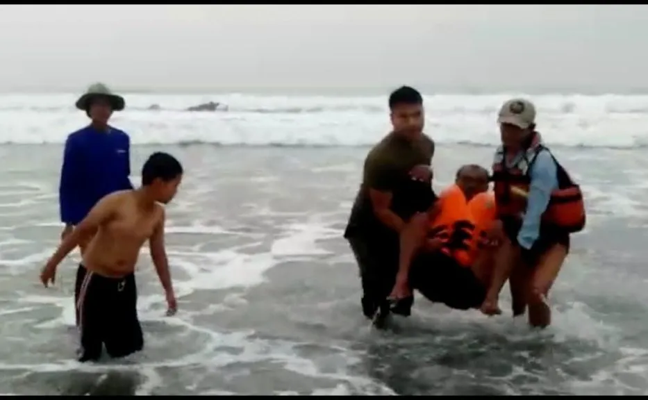 Lanal Cilacap Gerak Cepat, Selamatkan Dua Nelayan Yang Tergulung Ombak