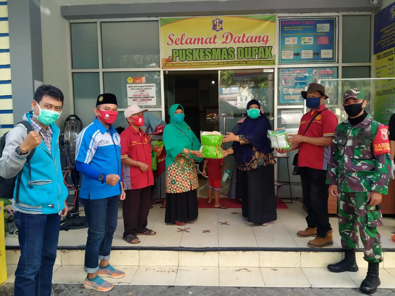 Lawan Corona, MCCC Beri Bantuan APD dan Masker ke Puskesmas