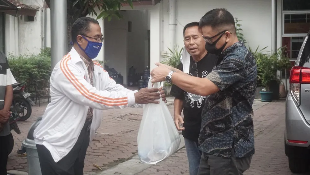 Ubaya Peduli Warga Sekitar Kampus Terdampak Corona