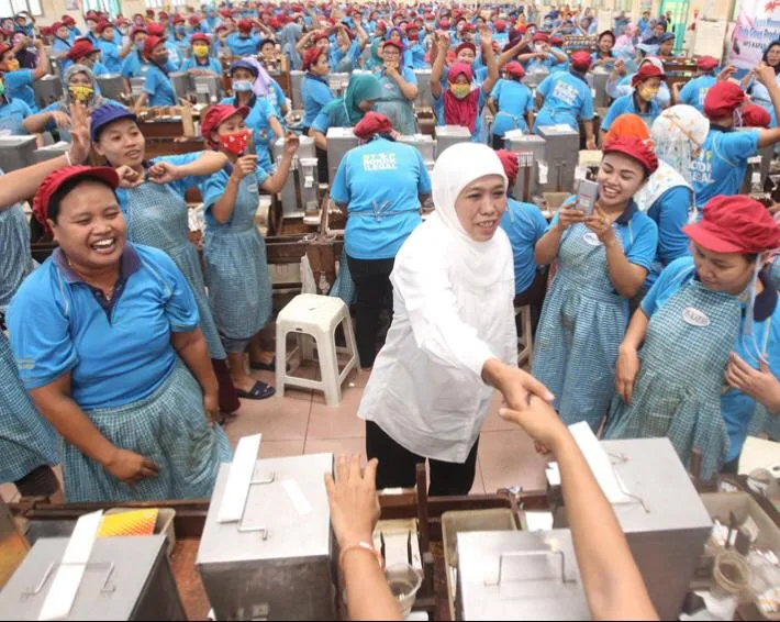Gubernur Khofifah: Perusahaan Wajib Bayar THR Karyawan