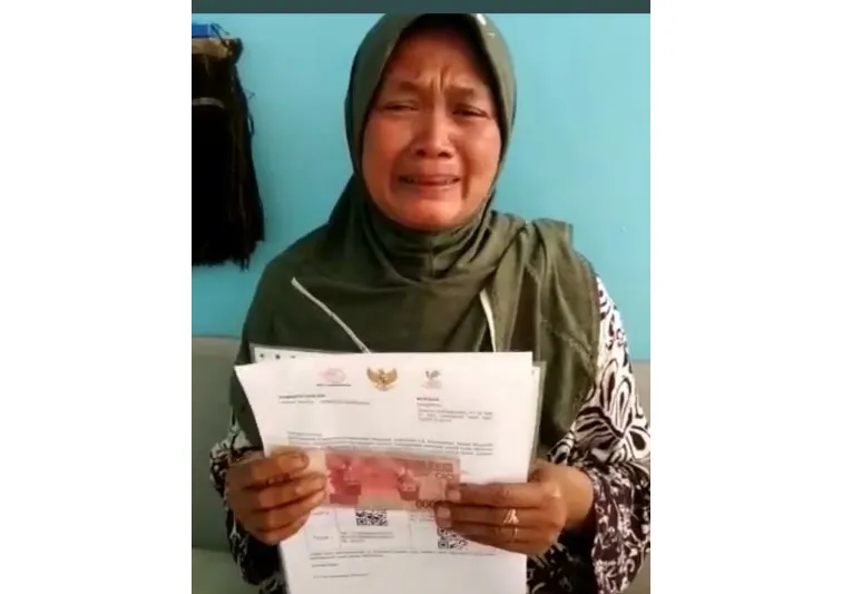 Warga Kabupaten Kudus Terima Bansos Tunai di Tengah Pandemi Covid-19
