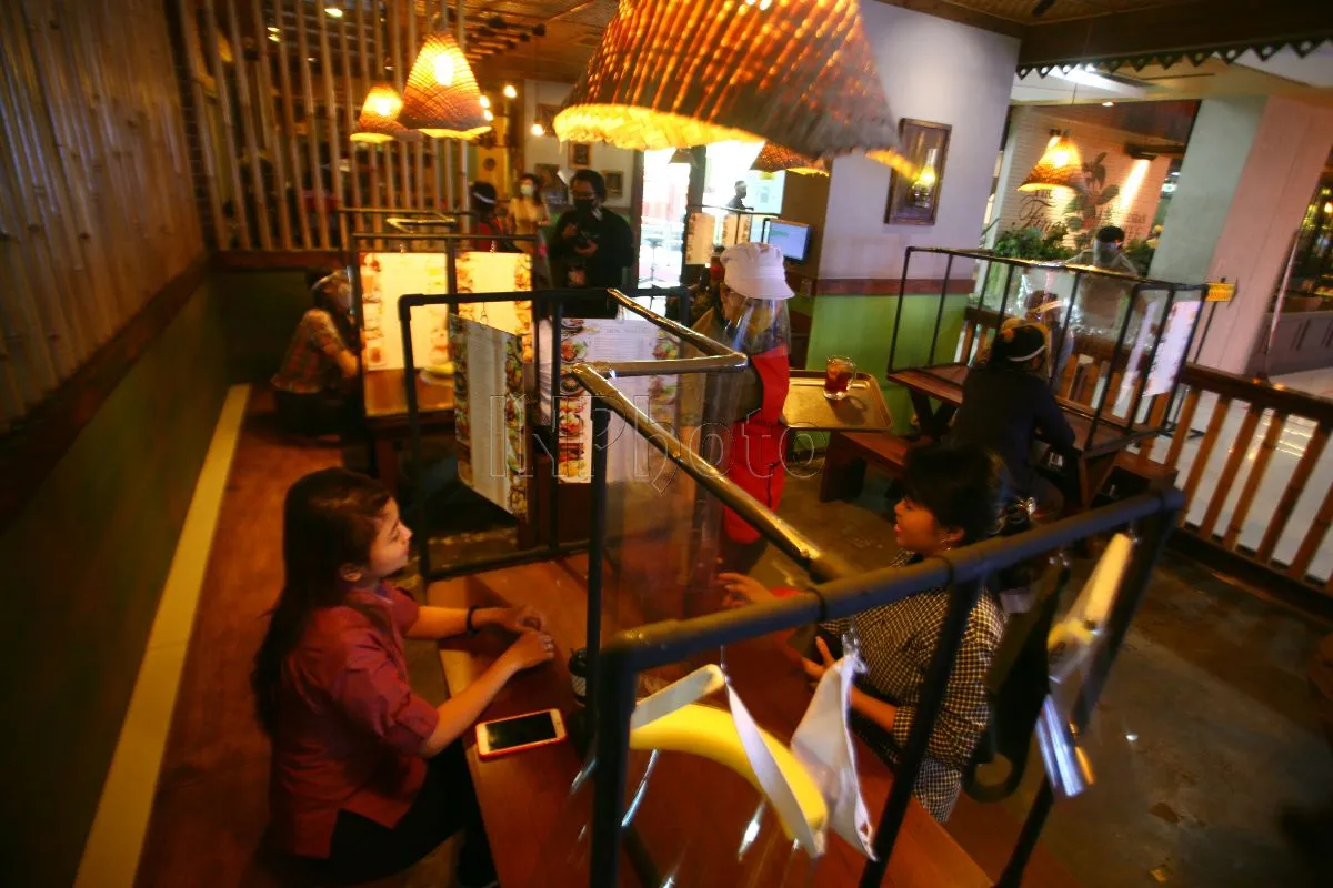 Jelang New Normal, Restoran di Plasa Marina Pasang Sekat di Meja Makan