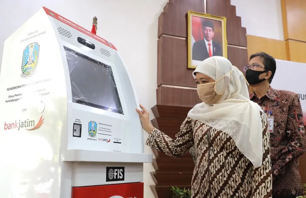 Mesin ADM Layanan Kependudukan Dibagikan ke 20 Kabupaten/Kota