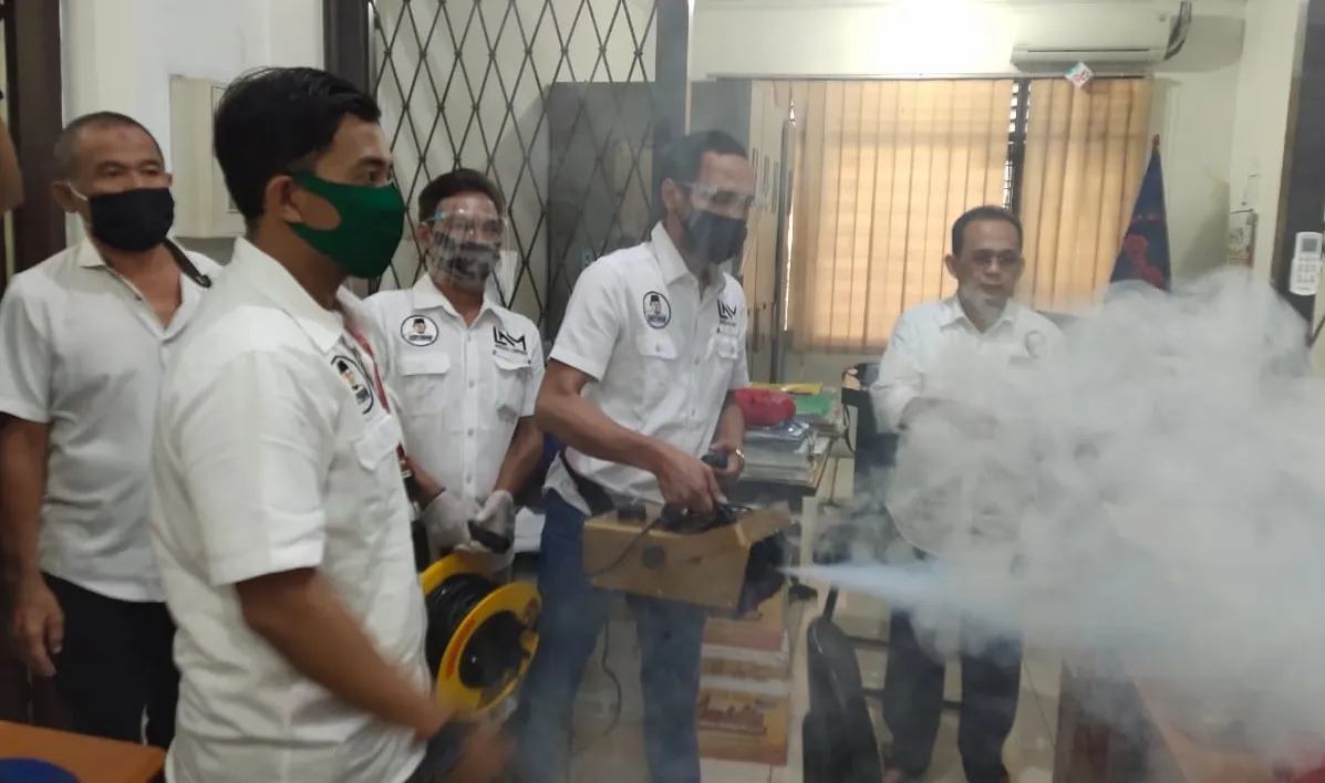 Cegah Covid-19, LNM Media Center Gelar Fogging Disinfektan Gratis
