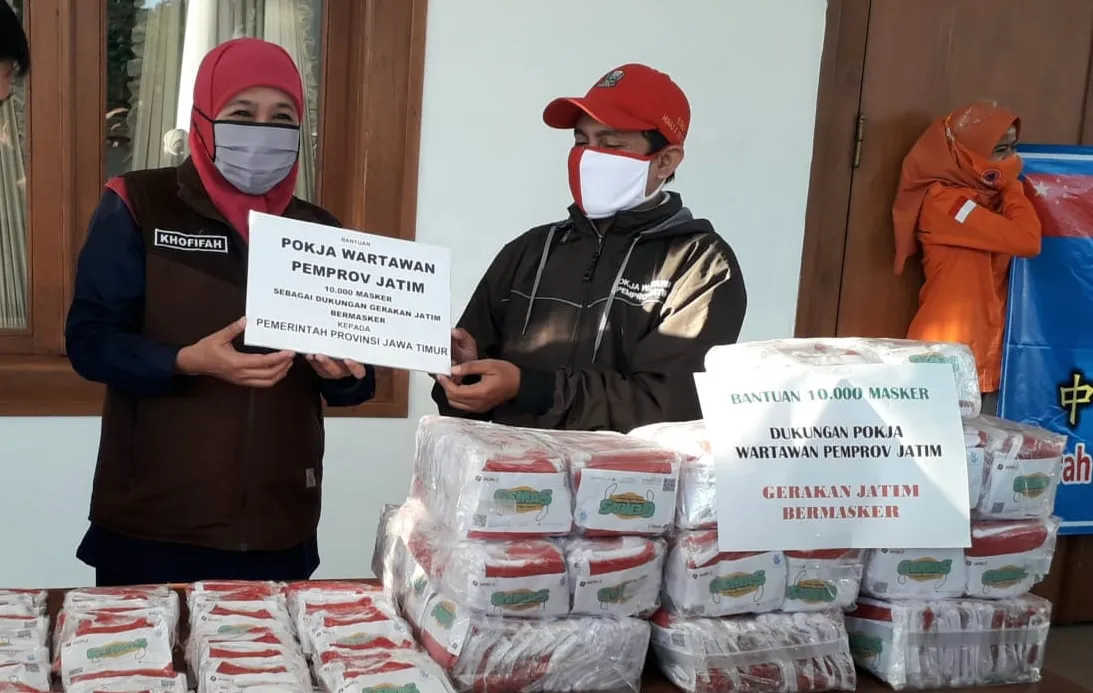 Wartawan Pokja Pemprov Jatim Sumbang 10 Ribu Masker