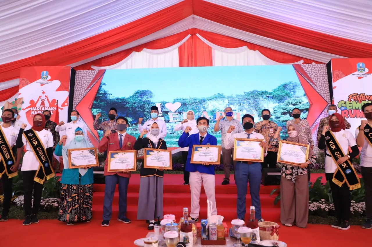 Gubernur Khofifah Ajak Kades Sediakan Internet untuk Siswa
