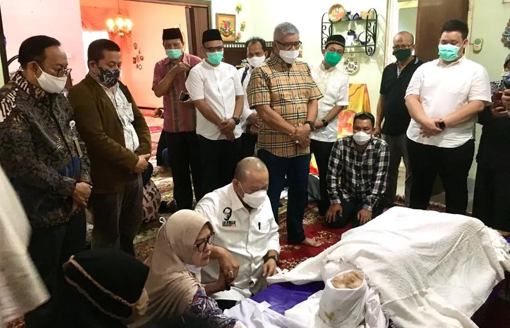 Makamkan Ibundanya, LaNyalla Selalu Ingat Pesan Ini