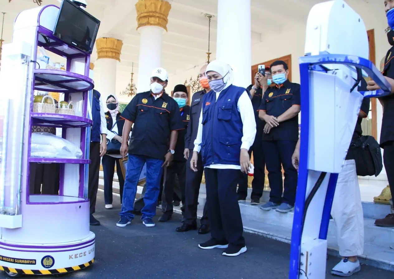 Robot KECE Unesa Bantu Nakes di RS Darurat Indrapura