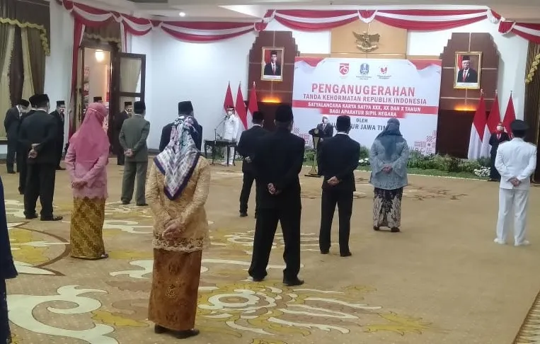 Gubernur Khofifah Minta ASN Ikut Besarkan Bank Jatim