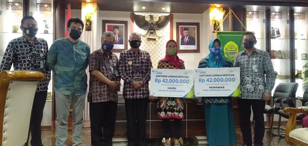Ahli Waris Perangkat Desa Terima Santunan Jaminan Kematian BPJS