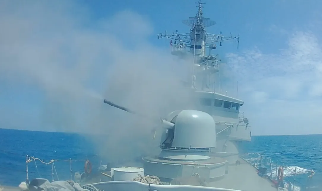 KRI Yos Sudarso 353, Bombardir Pulau Gundul