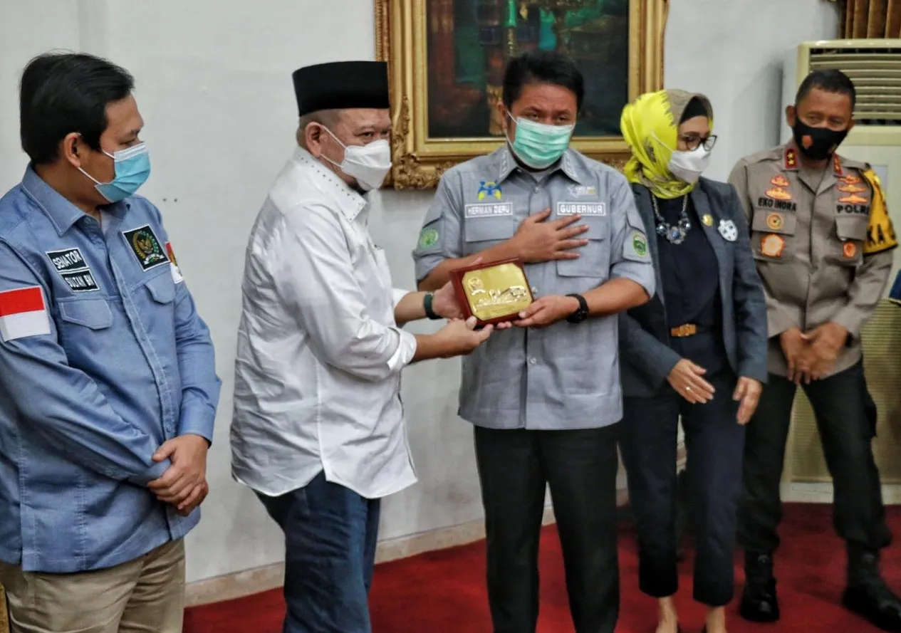 Gubernur Diminta Pangkas Hambatan Ekonomi