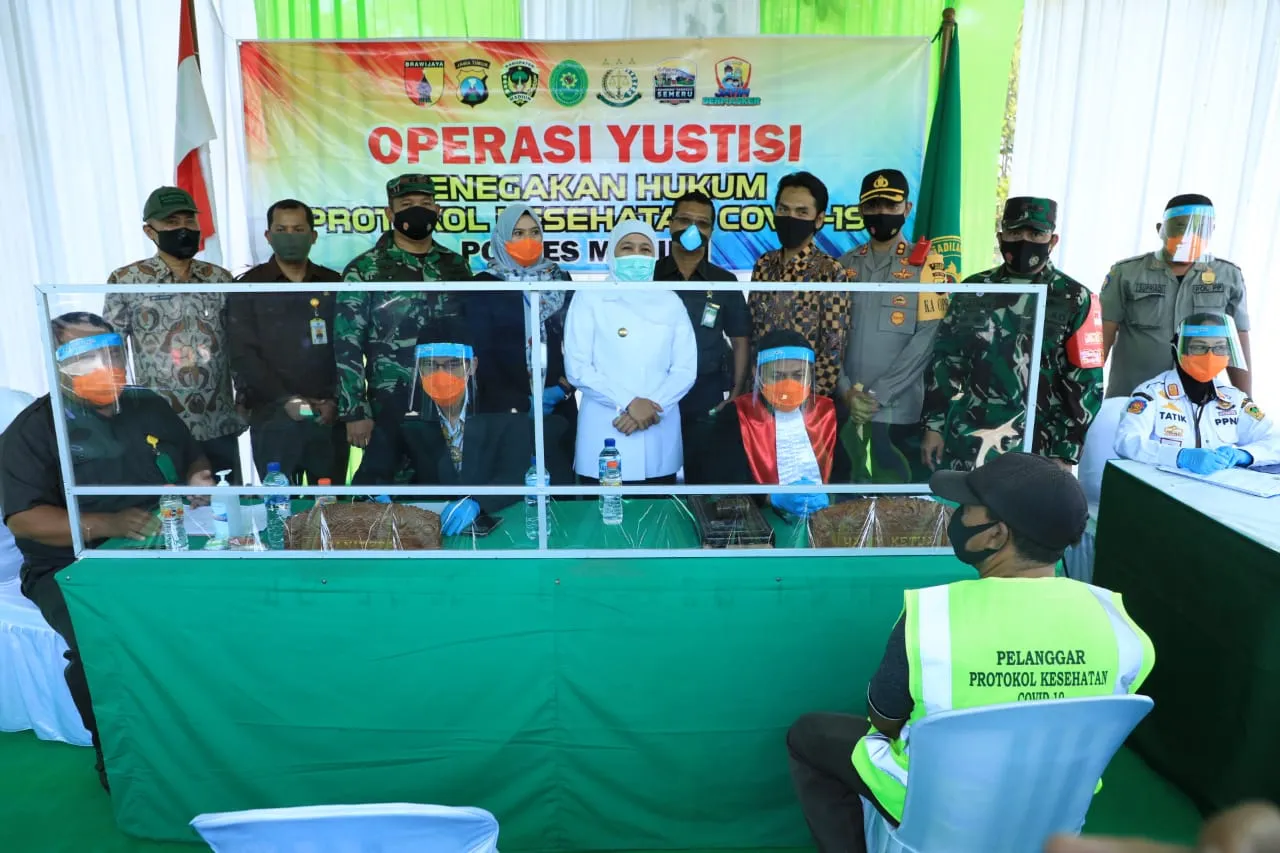 Khofifah Tinjau Sidang di Tempat Operasi Yustisi di Madiun 