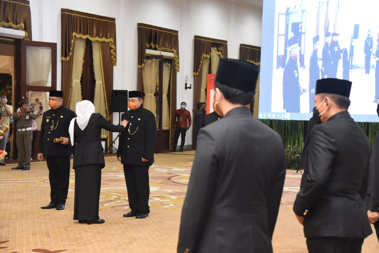 Gubernur Khofifah Kukuhkan Enam PJS Bupati dan Walikota