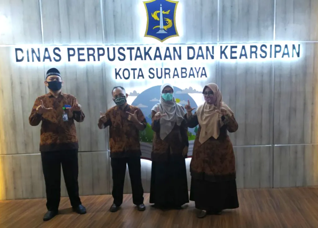 Perpustakaan SMP Khadijah Surabaya Juara 2 Lomba Perpustakaan Sekolah