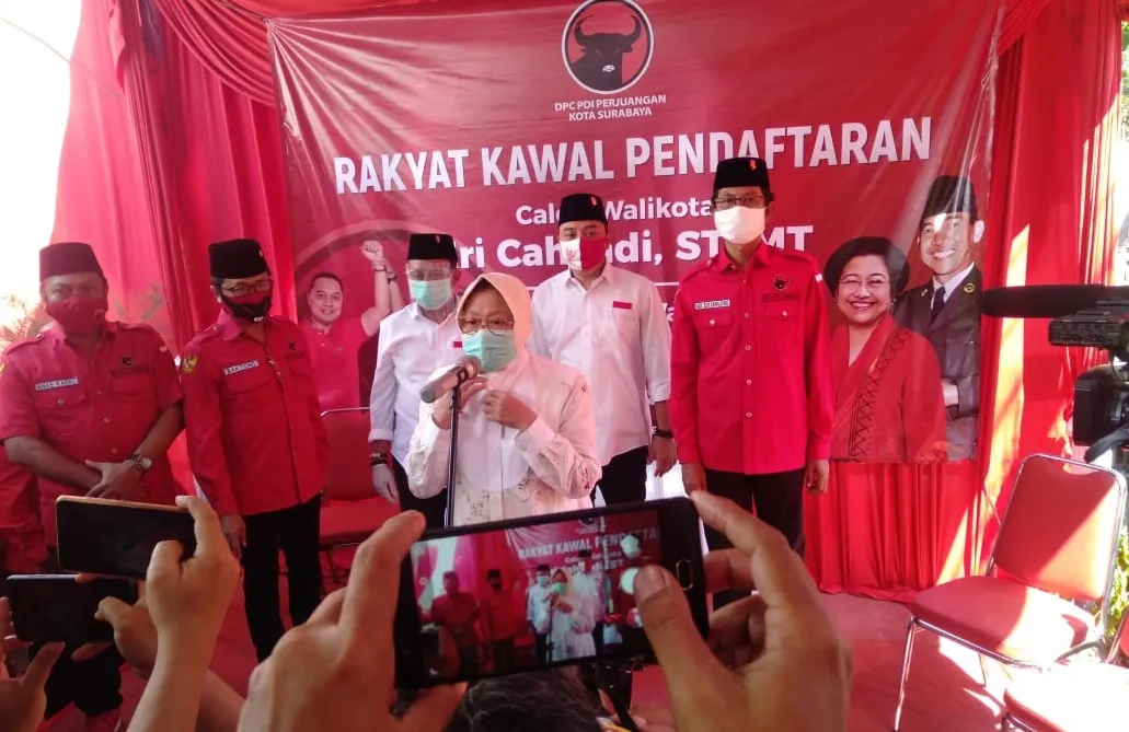 Relawan Gus Eri Antar Eri Cahyadi-Armuji Daftar ke KPU Surabaya