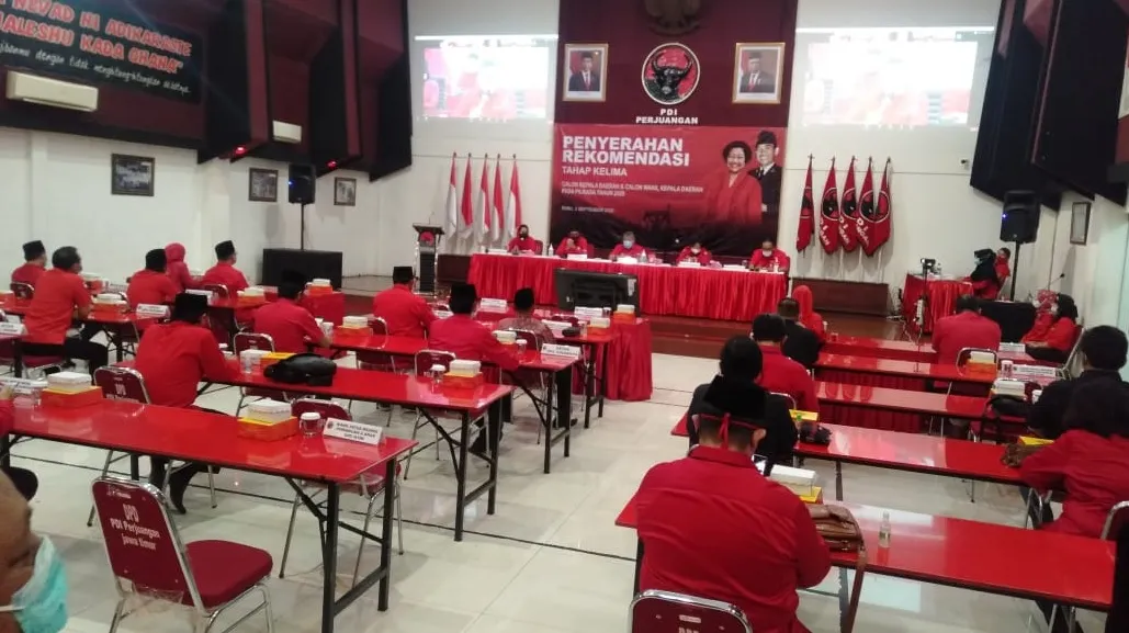 Pasangan Eri Cahyadi - Armuji Deklarasi di Taman Harmoni 
