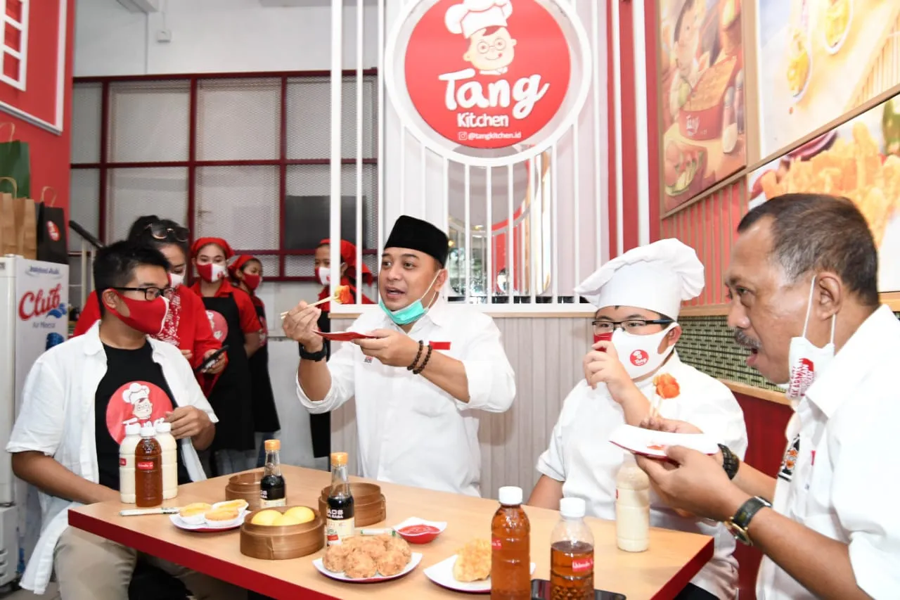 Eri-Armuji Belajar Membuat Siomay Bareng Pengusaha Milenial