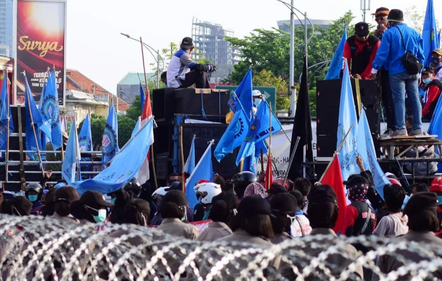 Pakar Hukum Menilai UU Omnibus Law Bertentangan Dengan UUD 45