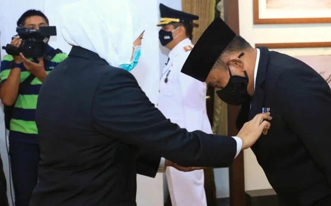 Sekdaprov Terima Anugerah Satyalancana Karya Satya 30 Tahun 