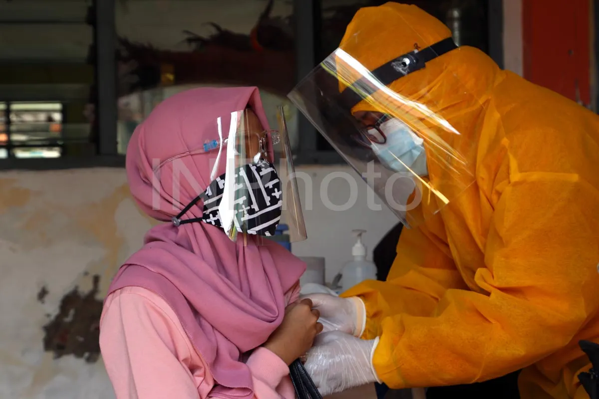 Ribuan Siswa SD Surabaya Disuntik 