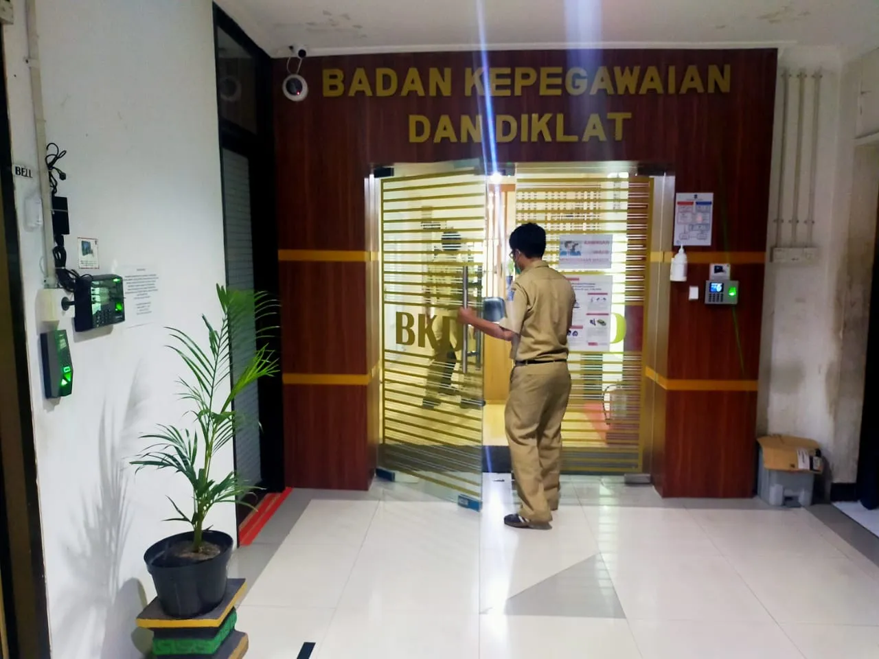 Tak Netral Sebagai ASN, Kadispora Surabaya Kena Sanksi 