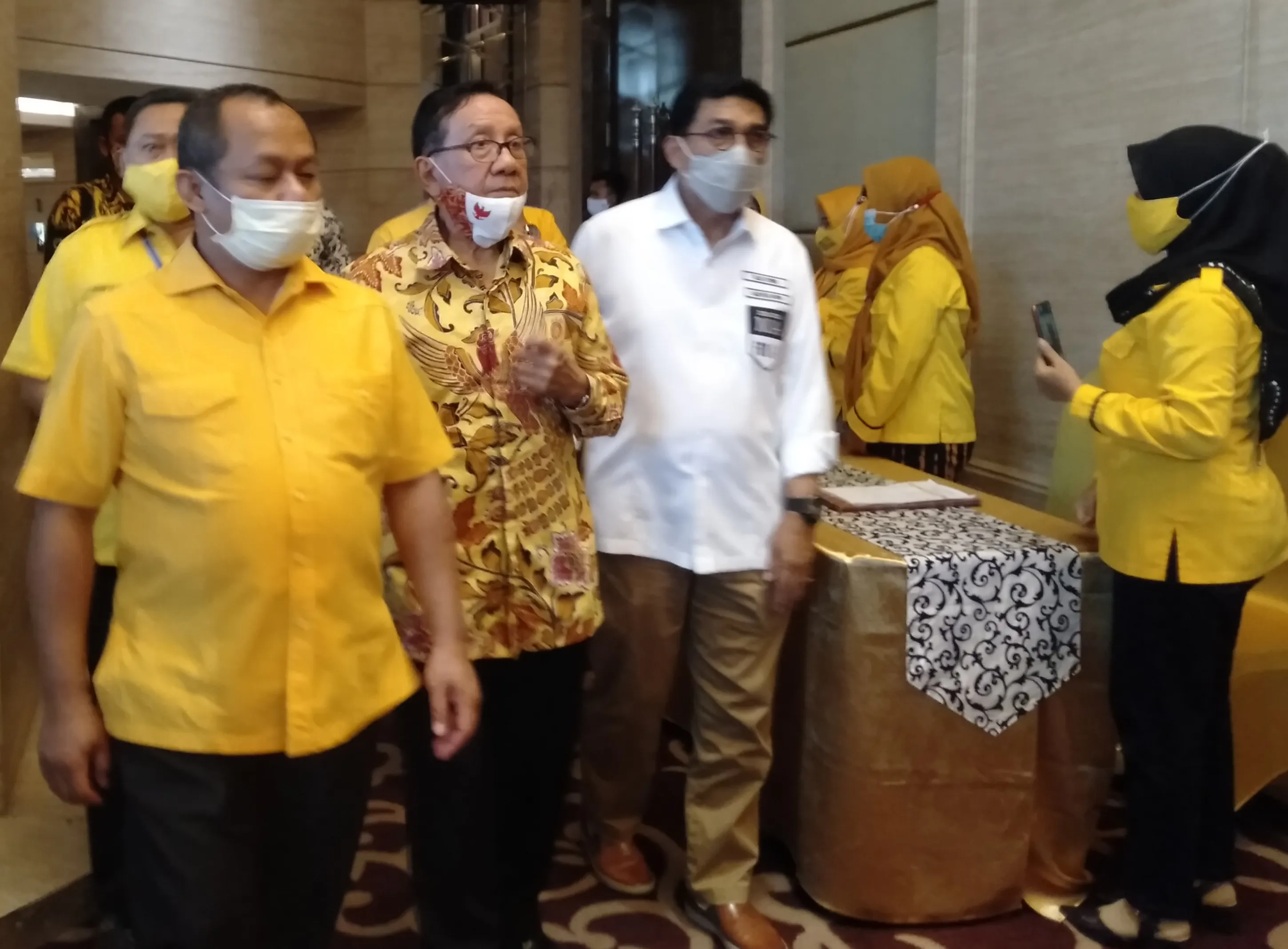 Menangkan Pasangan MA-Mujiaman, Golkar Jatim Hadirkan Akbar Tandjung