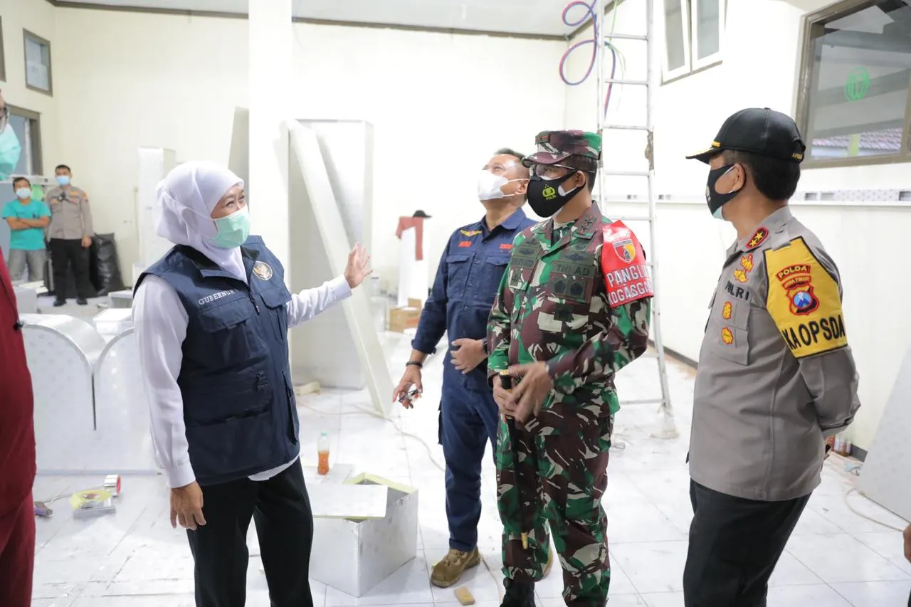 Gubernur Khofifah dan Forkopimda Tinjau RS Lapangan di Malang