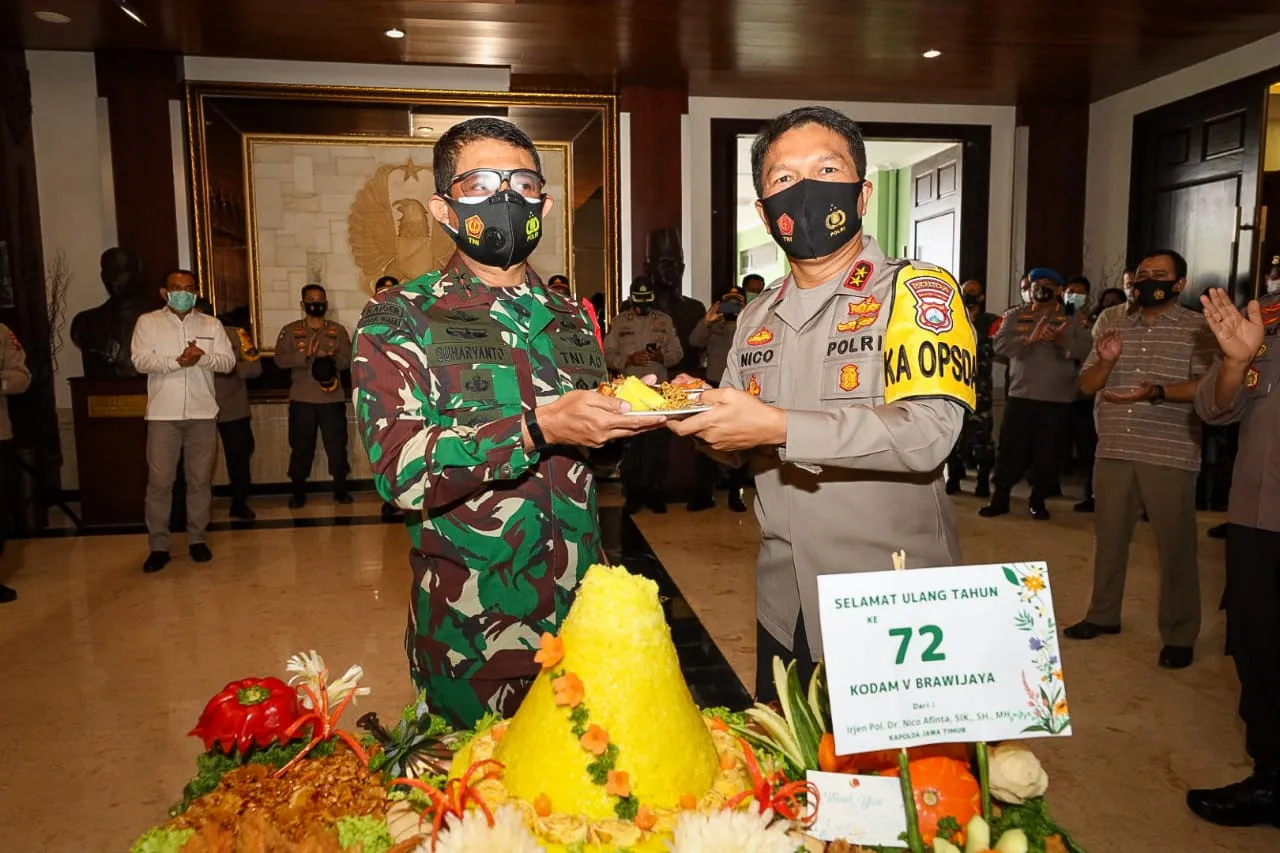 Kapolda Jatim Bersama Jajaran Sambangi Mayjen TNI Suharyanto 