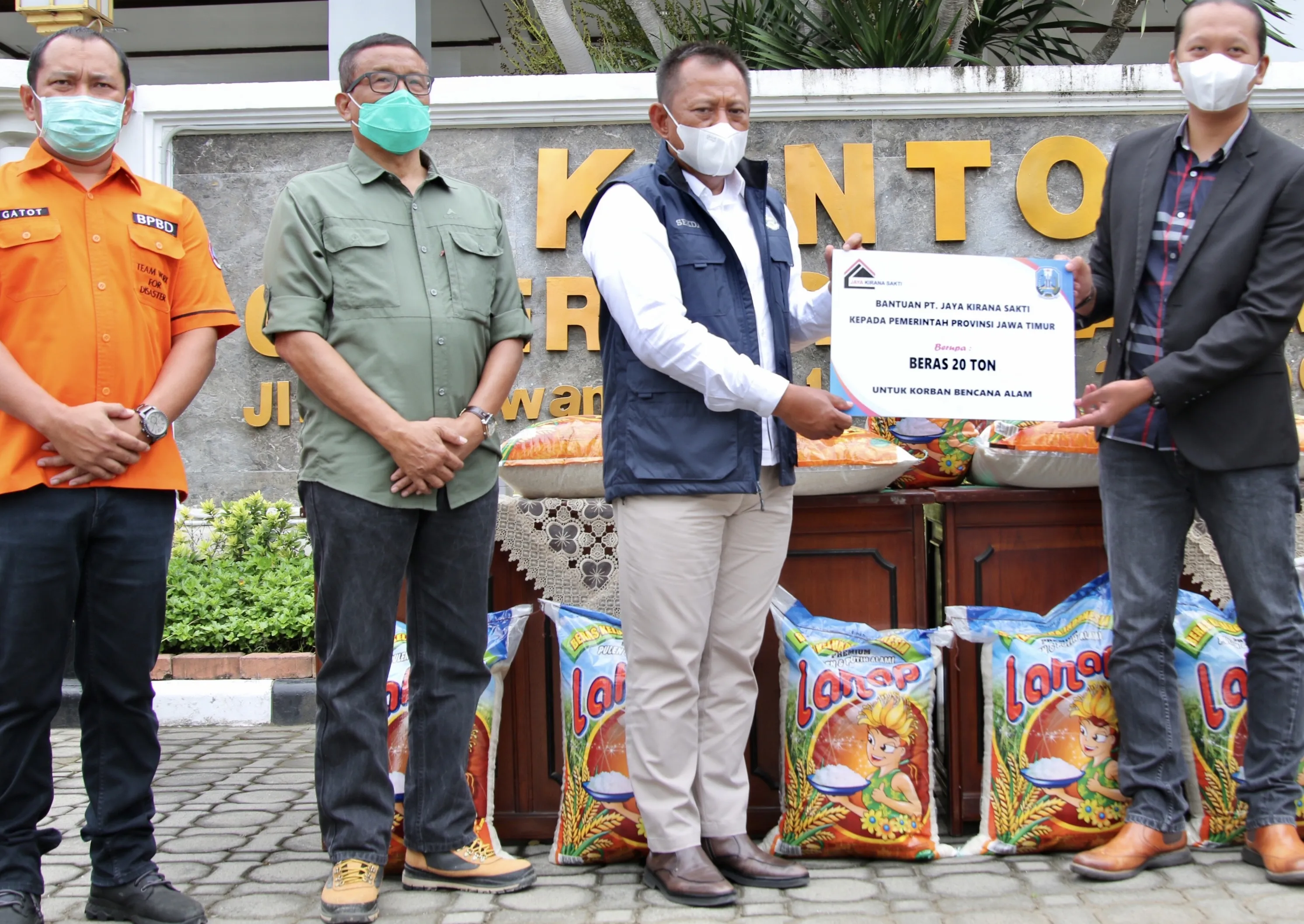 Pemprov Jatim Terima Bantuan 20 Ton Beras Untuk Korban Bencana