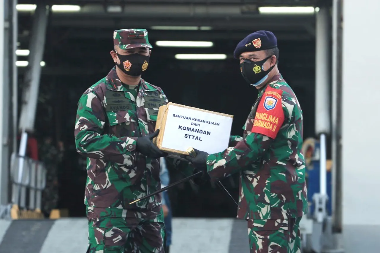 STTAL Beri Bantuan Masyarakat Korban Bencana Alam Mamuju Sulbar dan Kalsel