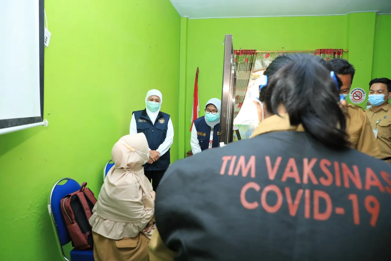 Gubernur Khofifah Tinjau Pelaksanaan Vaksinasi di Bangkalan
