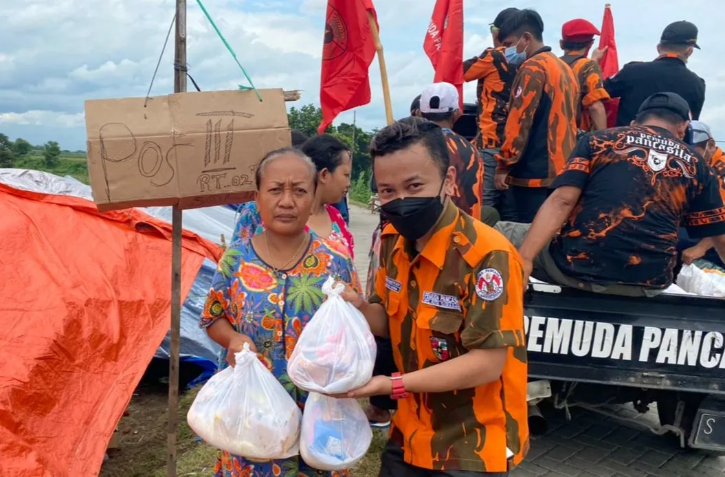 MPC Pemuda Pancasila Kota Surabaya Salurkan Bansos 