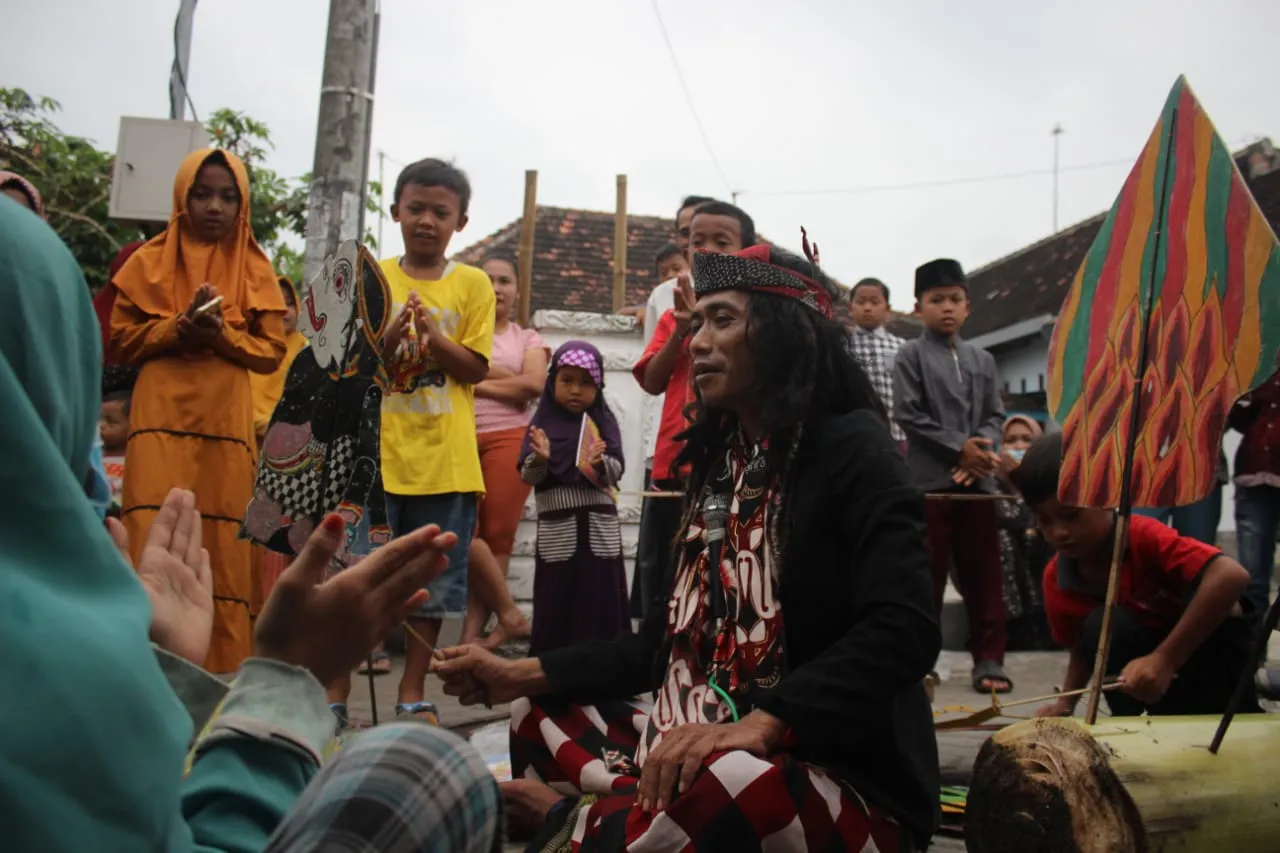 Ki Ompong Sudarsono Pentaskan Wayang Blang Bleng di Jombang