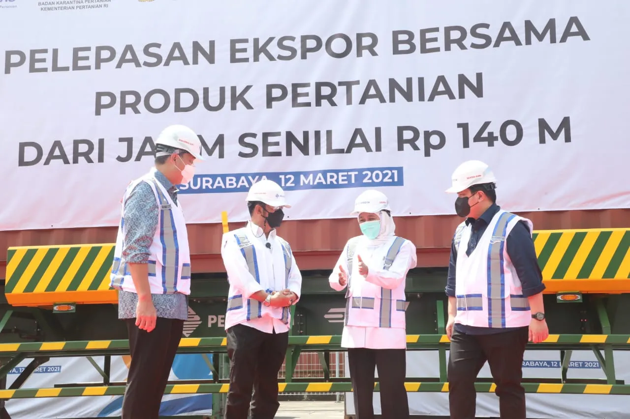 Gubernur Khofifah Dampingi Tiga Menteri, Lepas Ekspor Senilai 140 Miliar