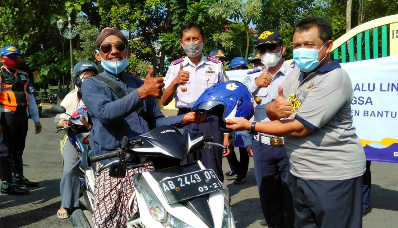 Profesi Ini Bebas Tilang Helm di Yogyakarta