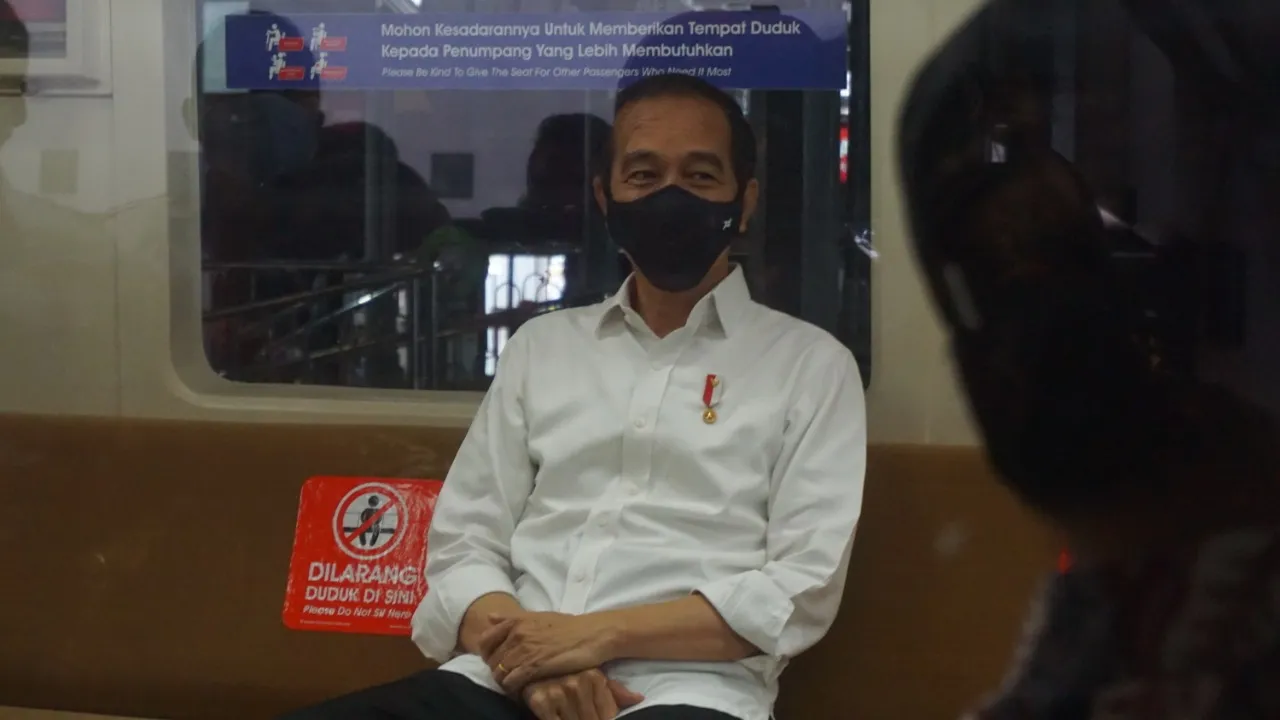 KRL Buatan Anak Bangsa Resmi Dioperasikan di Jalur Yogyakarta - Solo