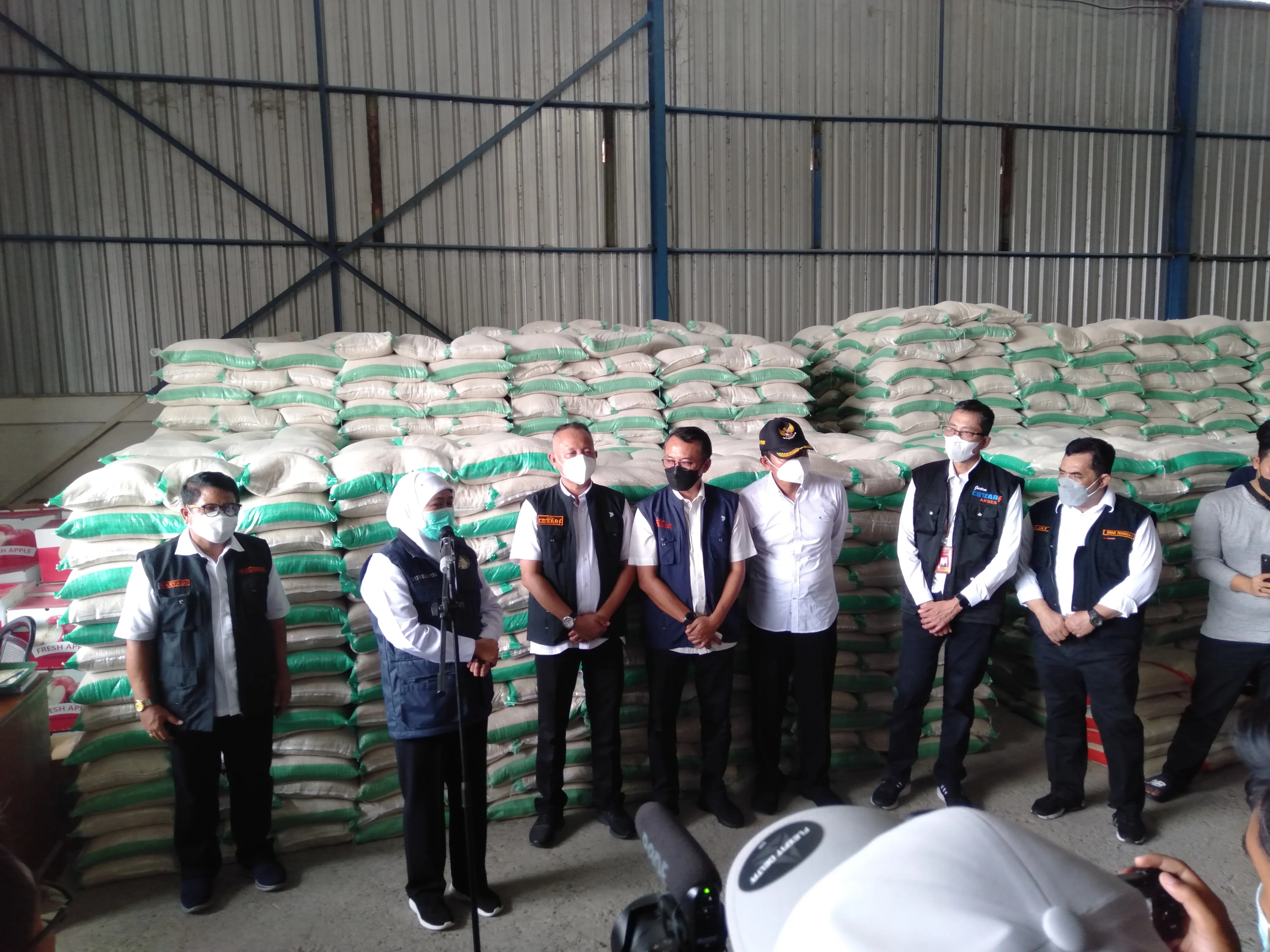 Gubernur Jatim Khofifah Pastikan Serapan Gabah Dari Petani Aman 