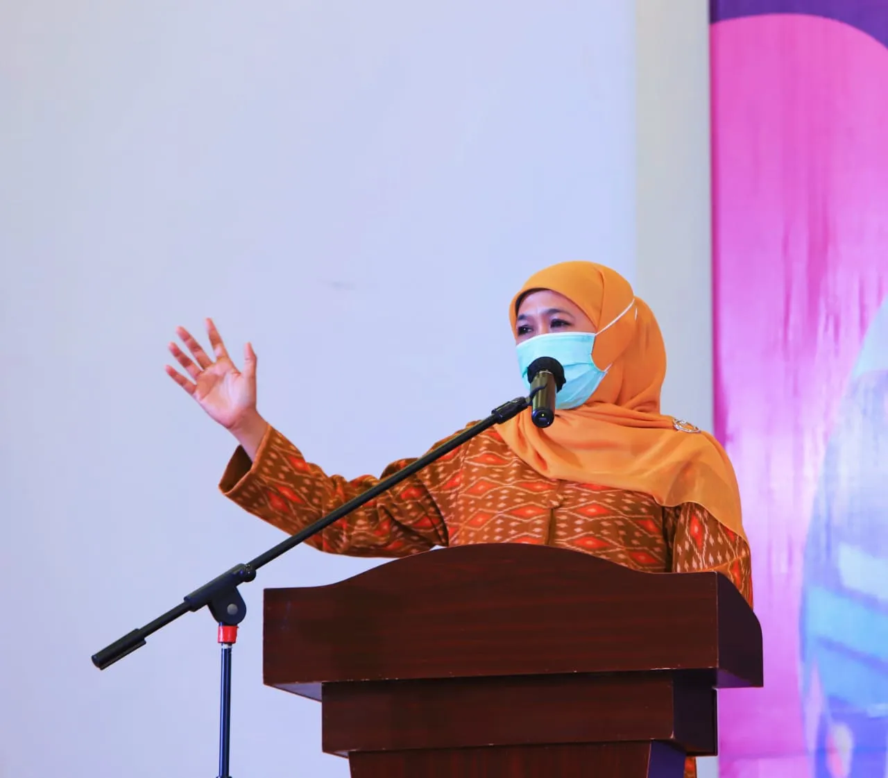 Khofifah Ajak Pekerja dan Pengusaha Sinergi Percepat Pemulihan Ekonomi